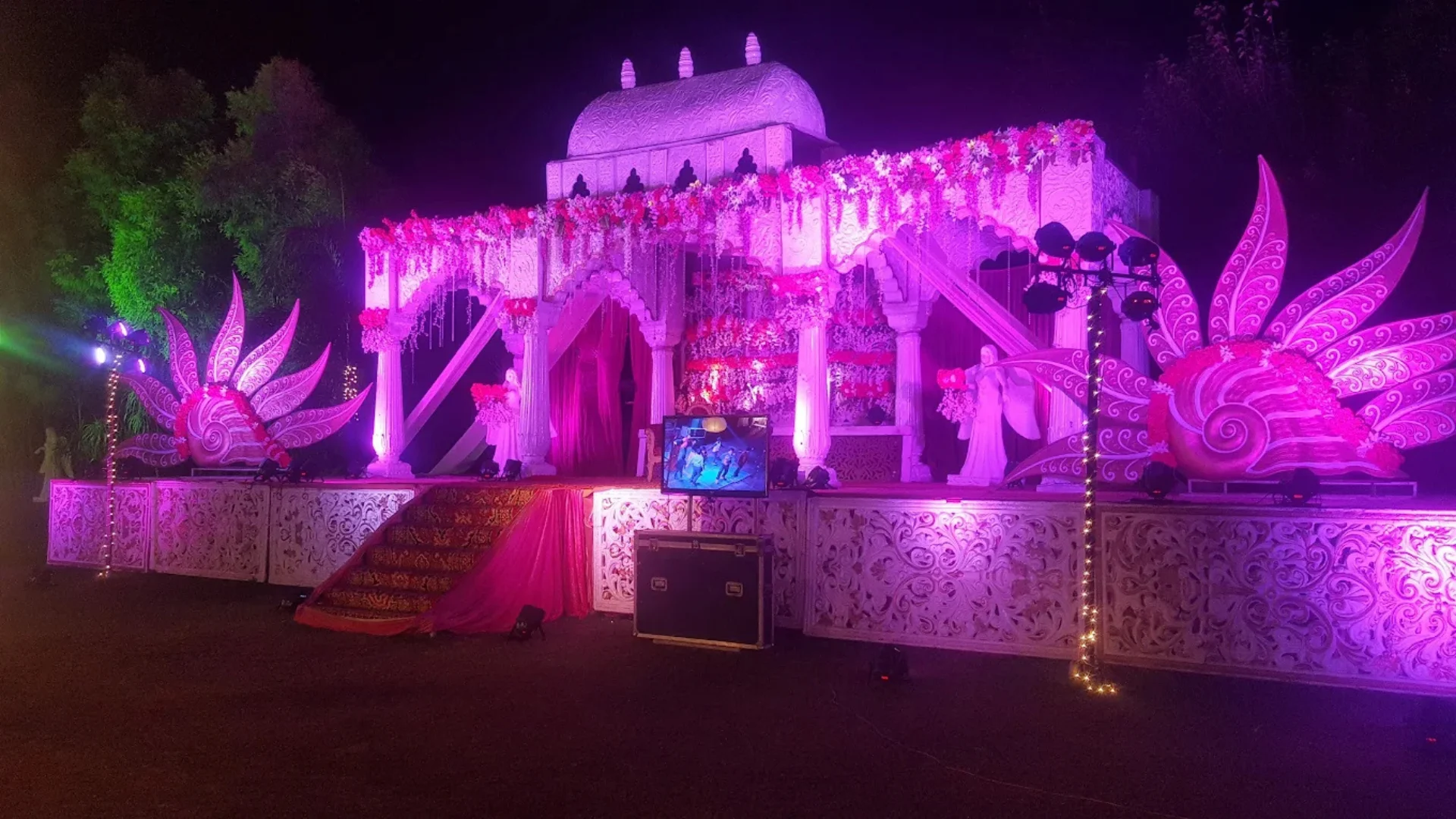 Grand Resort (luxurious party lawn)