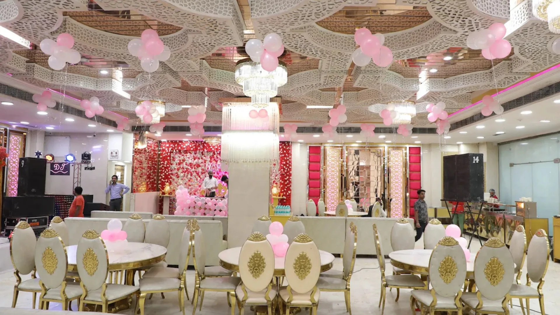 Surahi banquet