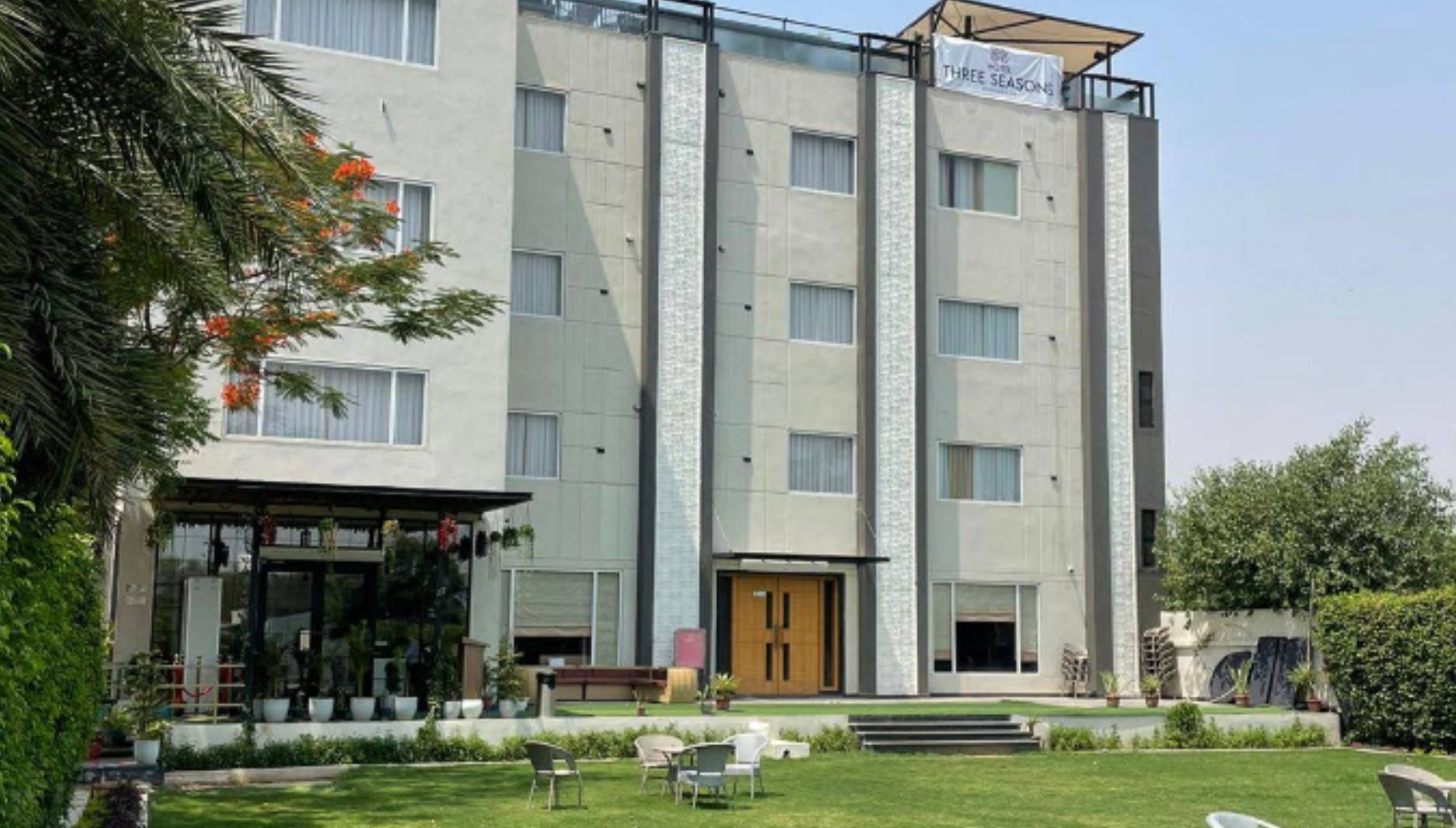 Hotel Three Seasons