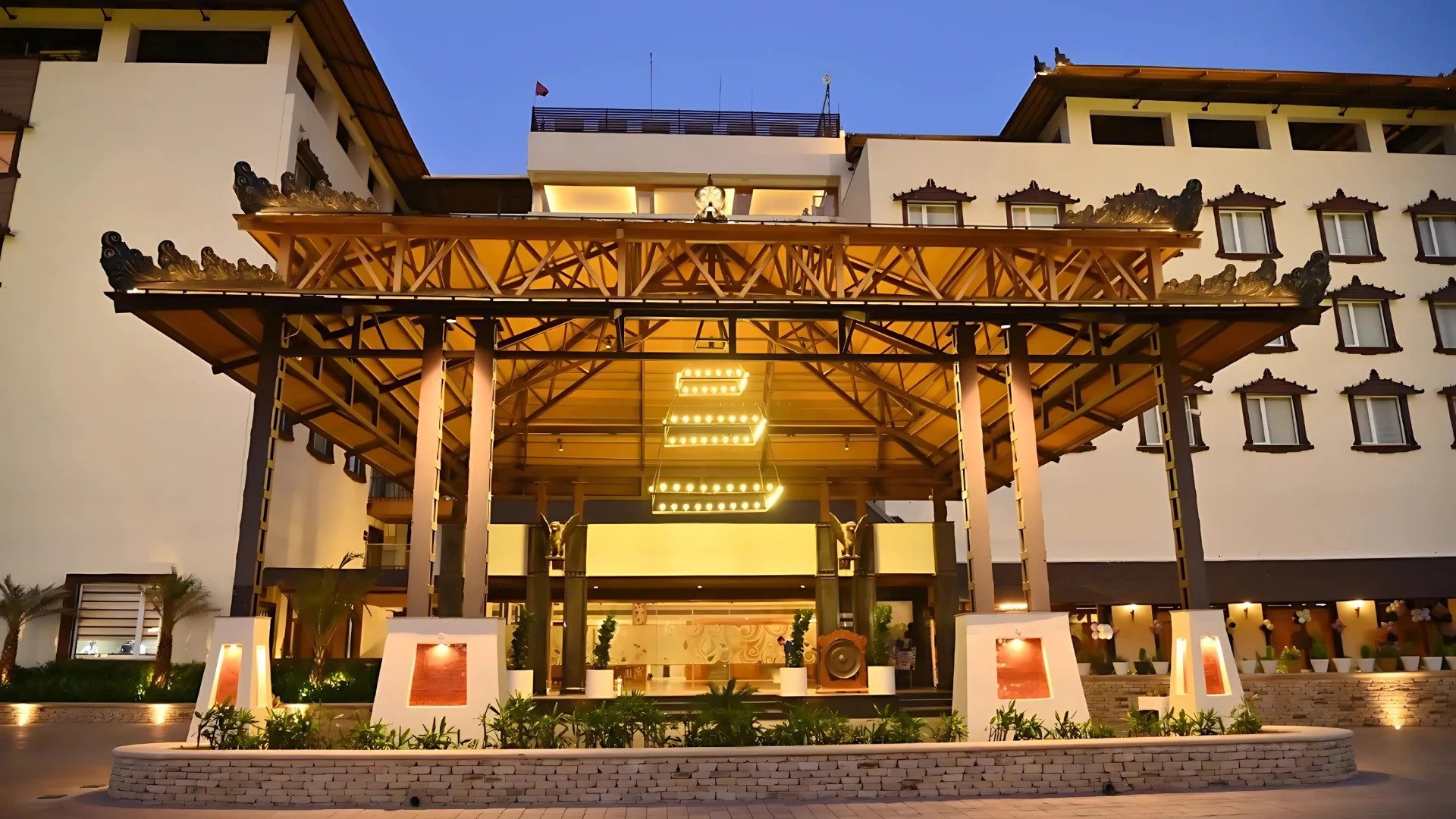 Shyama Sarovar Portico