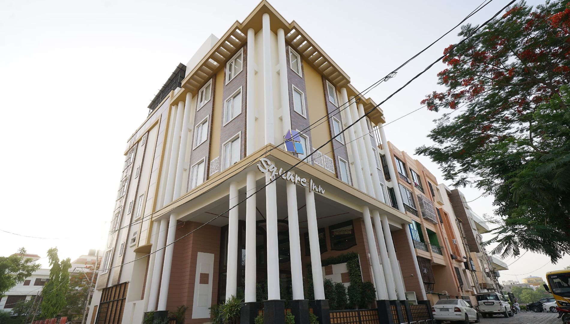Hotel Square Inn